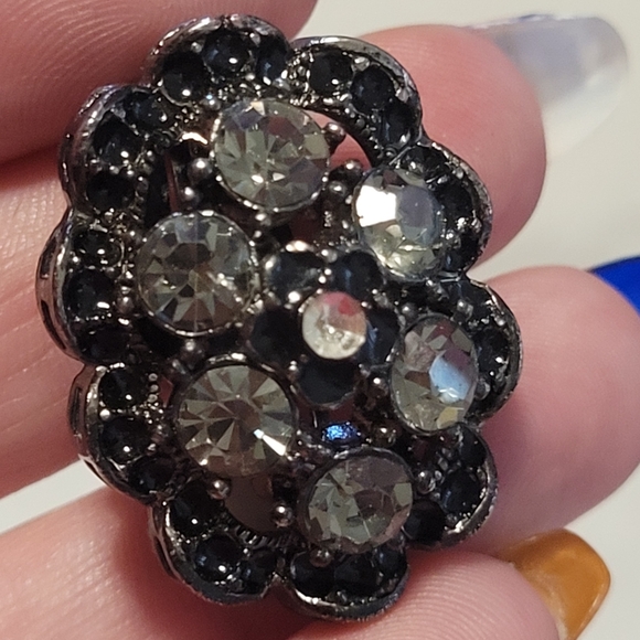 Clip On White and Black Crystal Earrings In Silver Inlay - Picture 4 of 6